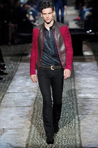 Look 19